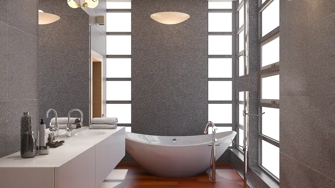 Badezimmer mit freistehender Badewanne