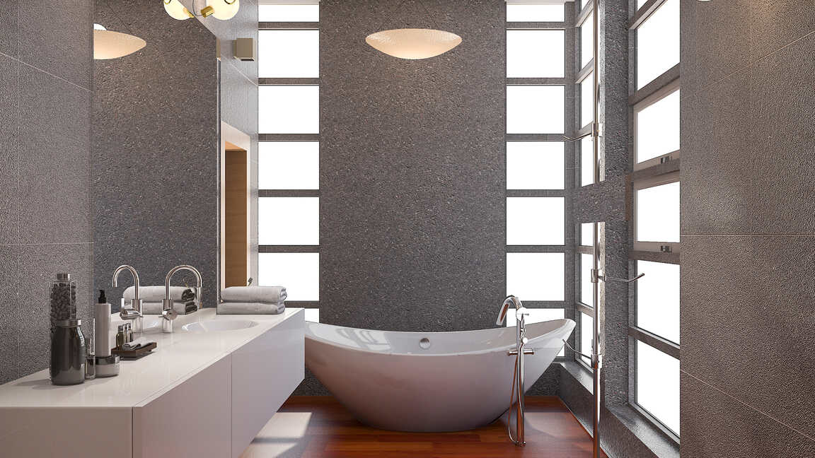 Badezimmer mit freistehender Badewanne