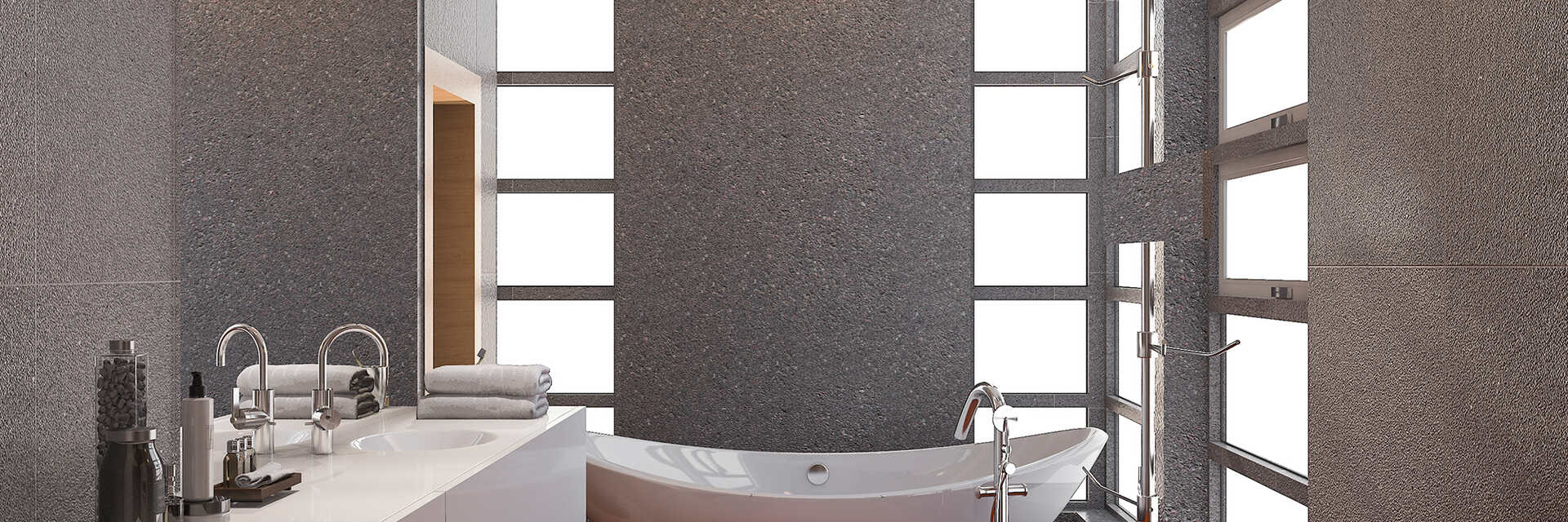 Badezimmer mit freistehender Badewanne